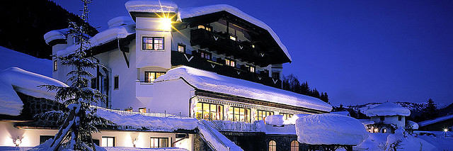 Hotel Jagdschloessl Kitzbühler Alpen by night