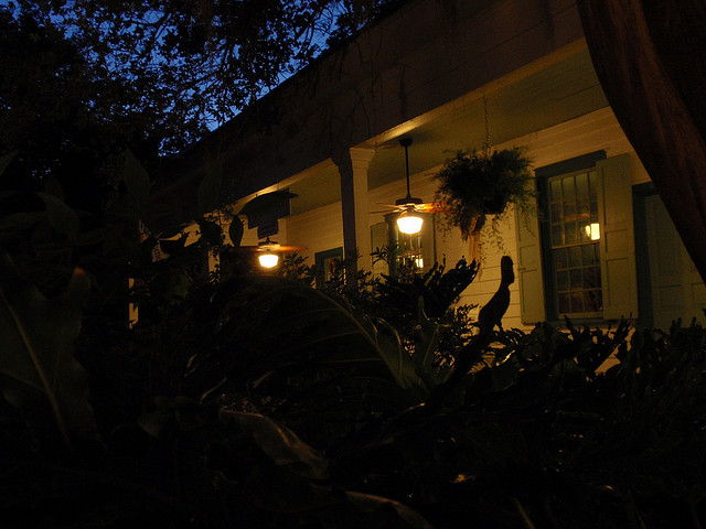 Myrtles Plantation at night