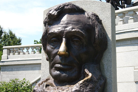 gold-nose-abraham-lincoln