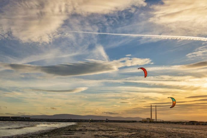 Kitesurfing