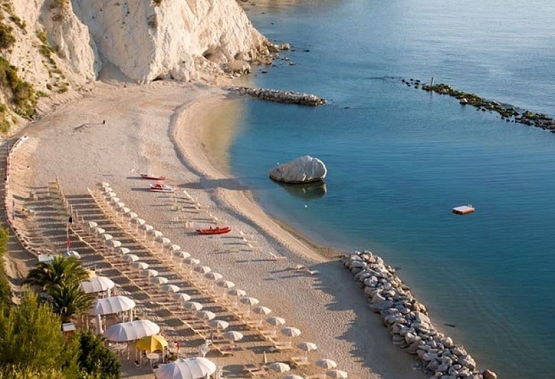 le marche beaches