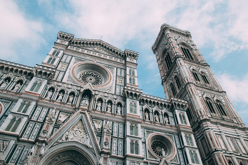 Shooting Photos of Crowded Tourist Places Change the angle