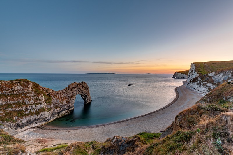 durdle-door-at-the-jurassic-coast-in-dorset