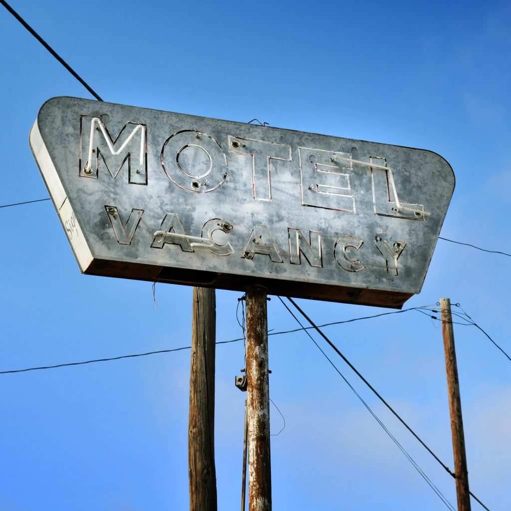 vintage-old-motel-neon-sign-in-a-small-town