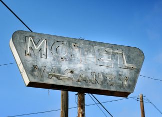 vintage-old-motel-neon-sign-in-a-small-town