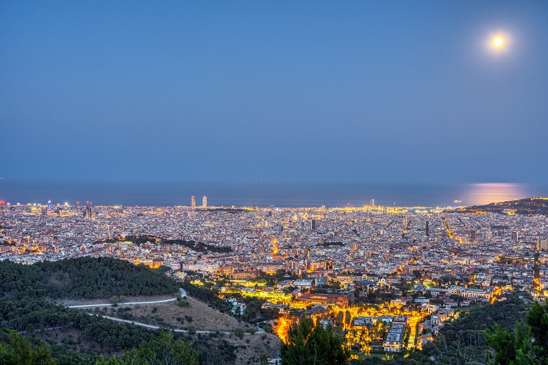 barcelona-at-night