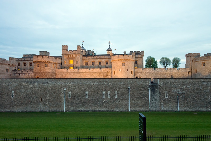 the-tower-of-london-at-dawn