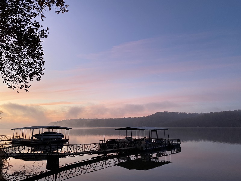 early-morning-foggy-sunrise-on-the-lake-of-the-ozarks