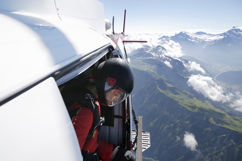 female-sky-diver-in-helicopter-checking-for-exit