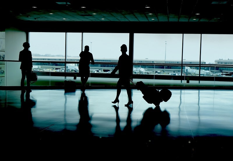 travellers-at-airport