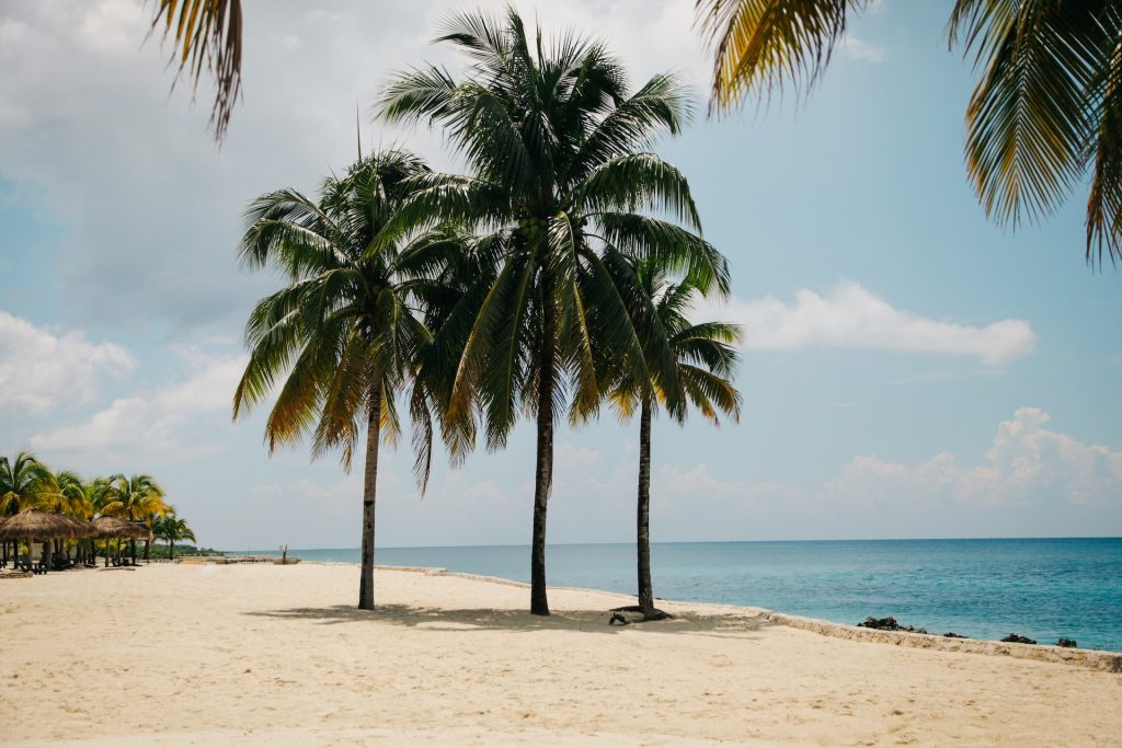 A picture of a beach in Mexico; some of the best travel destinations with Royal Holiday Vacation Club are in Mexico.