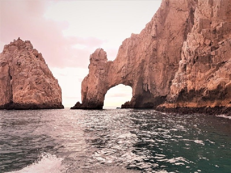 A picture of the ocean and scenery in Los Cabos, Mexico with Royal Holiday Vacation Club.